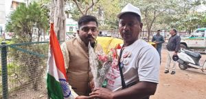 समाज में रक्तदान की जागरूकता फ़ैलाने भारत भर्मण पर निकले जयदेव रावत जी का छत्तीसगढ़ ब्लड डोनर फाउंडेशन & नव दृष्टि फाउंडेशन के सदस्यों द्वारा जिला चिकत्सालय में स्वागत किया गया